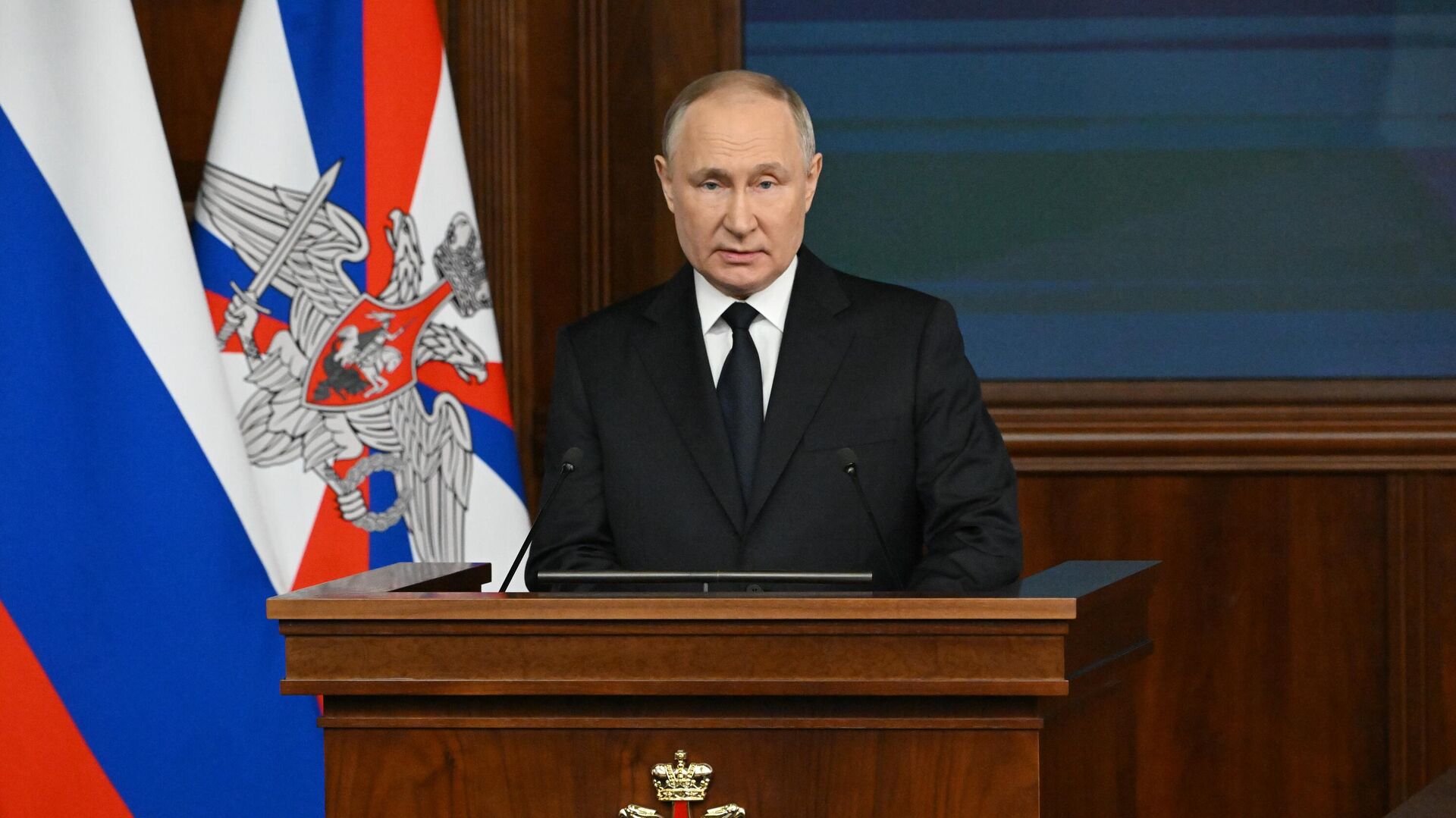 Президент РФ Владимир Путин выступает на расширенном заседании коллегии Министерства обороны в Национальном центре управления обороной0