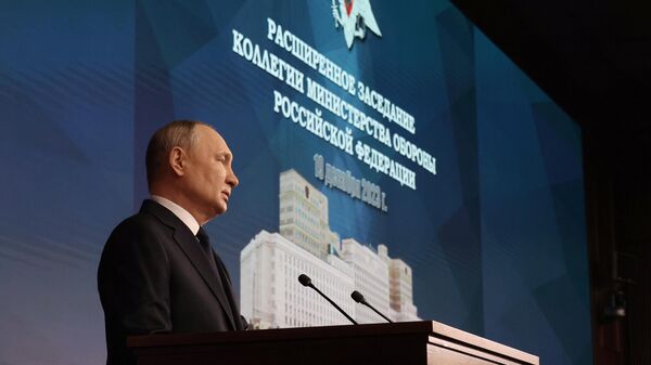 Президент РФ Владимир Путин выступает на расширенном заседании коллегии Министерства обороны в Национальном центре управления обороной