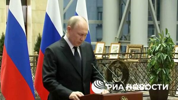 Путин вручает Золотые Звезды Героям России