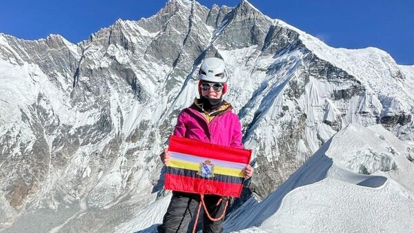 Наталья Брюховецкая подняла флаг Курской области на вершине Айленд-Пик в Гималаях