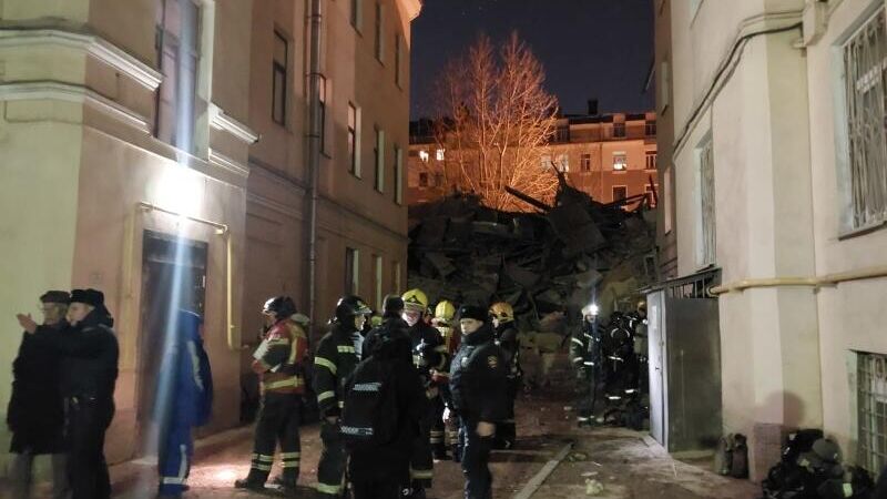 На месте обрушения шестиэтажного нежилого здания в Адмиралтейском районе Санкт-Петербурга - РИА Новости, 1920, 20.12.2023