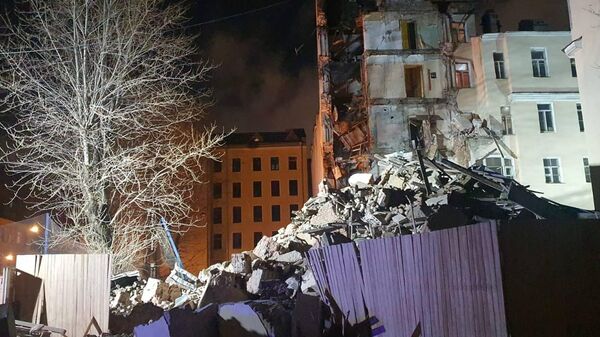 Последствия обрушения нежилого здания в Санкт-Петербурге