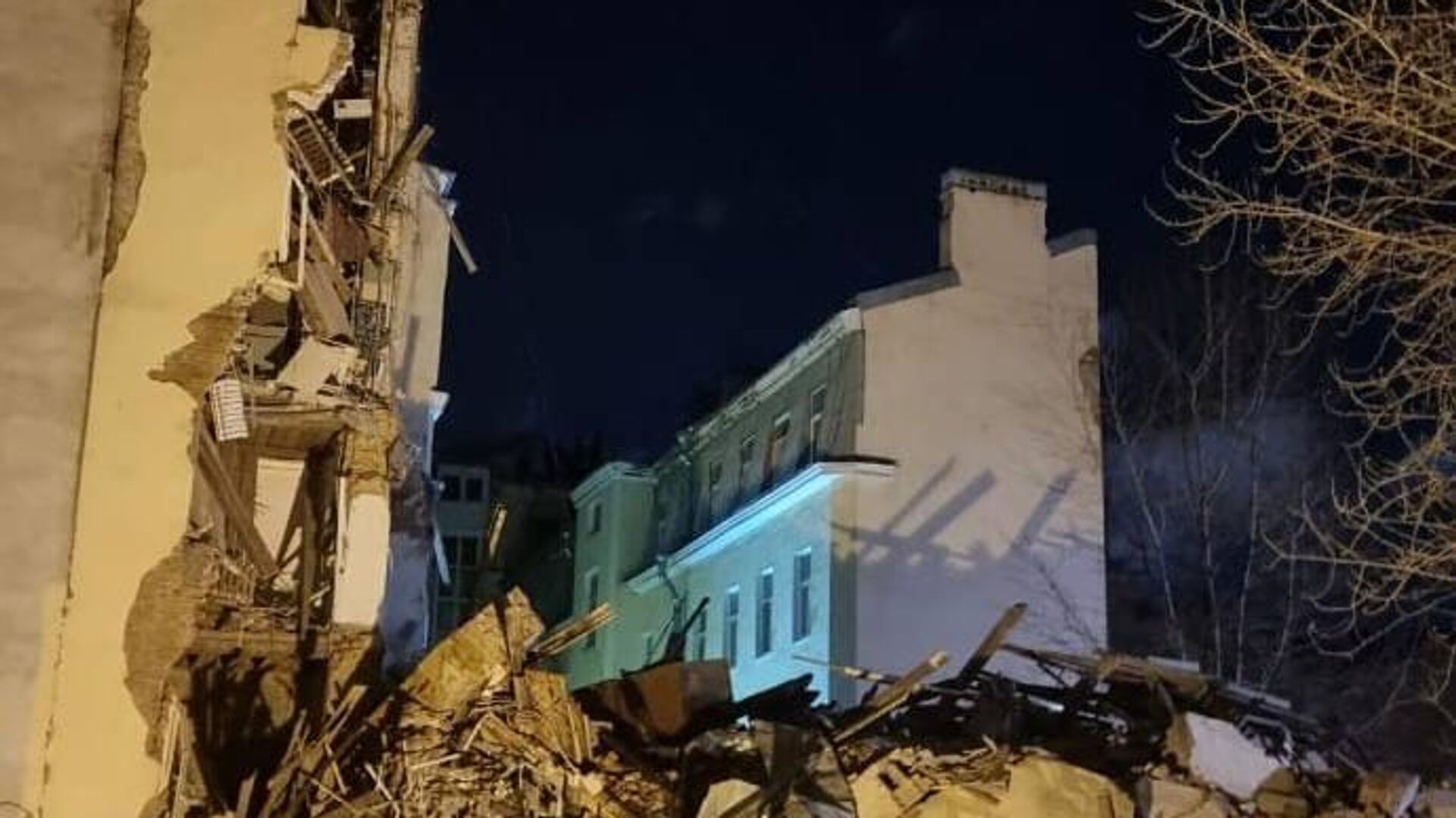 Последствия обрушения нежилого здания в Санкт-Петербурге - РИА Новости, 1920, 22.03.2024