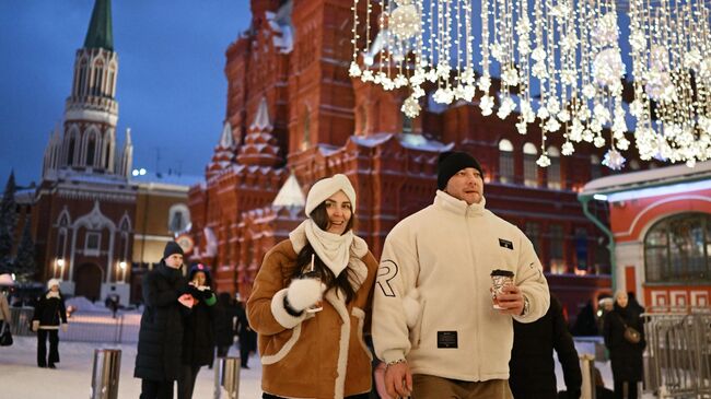 Люди на Красной площади в Москве