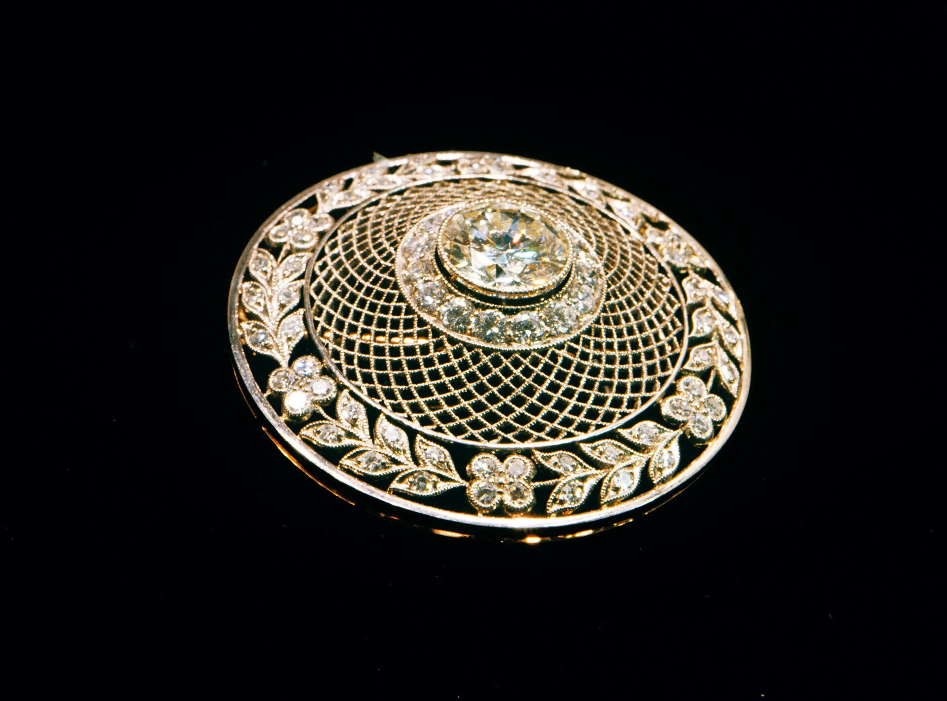 АЛМАЗНЫЙ ФОНД БРОШЬ АЛМАЗНЫЙ ФОНД БРОШЬ - РИА Новости, 1920, 02.12.2025