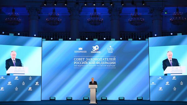 Президент РФ Владимир Путин выступает на заседании Совета законодателей РФ, посвящённом 30-летию Федерального Собрания РФ