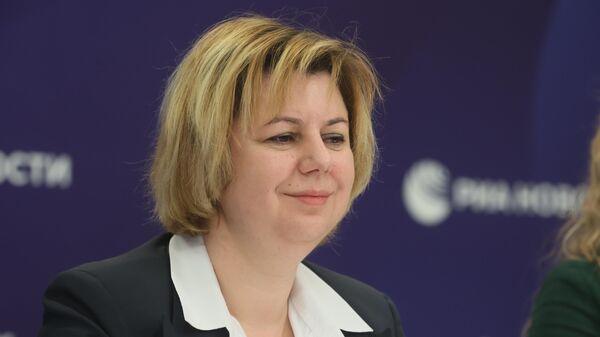 Наталья Трухановская во время пресс-конференции на тему: Инновационная патриотическая журналистика: первые результаты программ подготовки молодежи Наталья Трухановская во время пресс-конференции на тему: Инновационная патриотическая журналистика: первые результаты программ подготовки молодежи