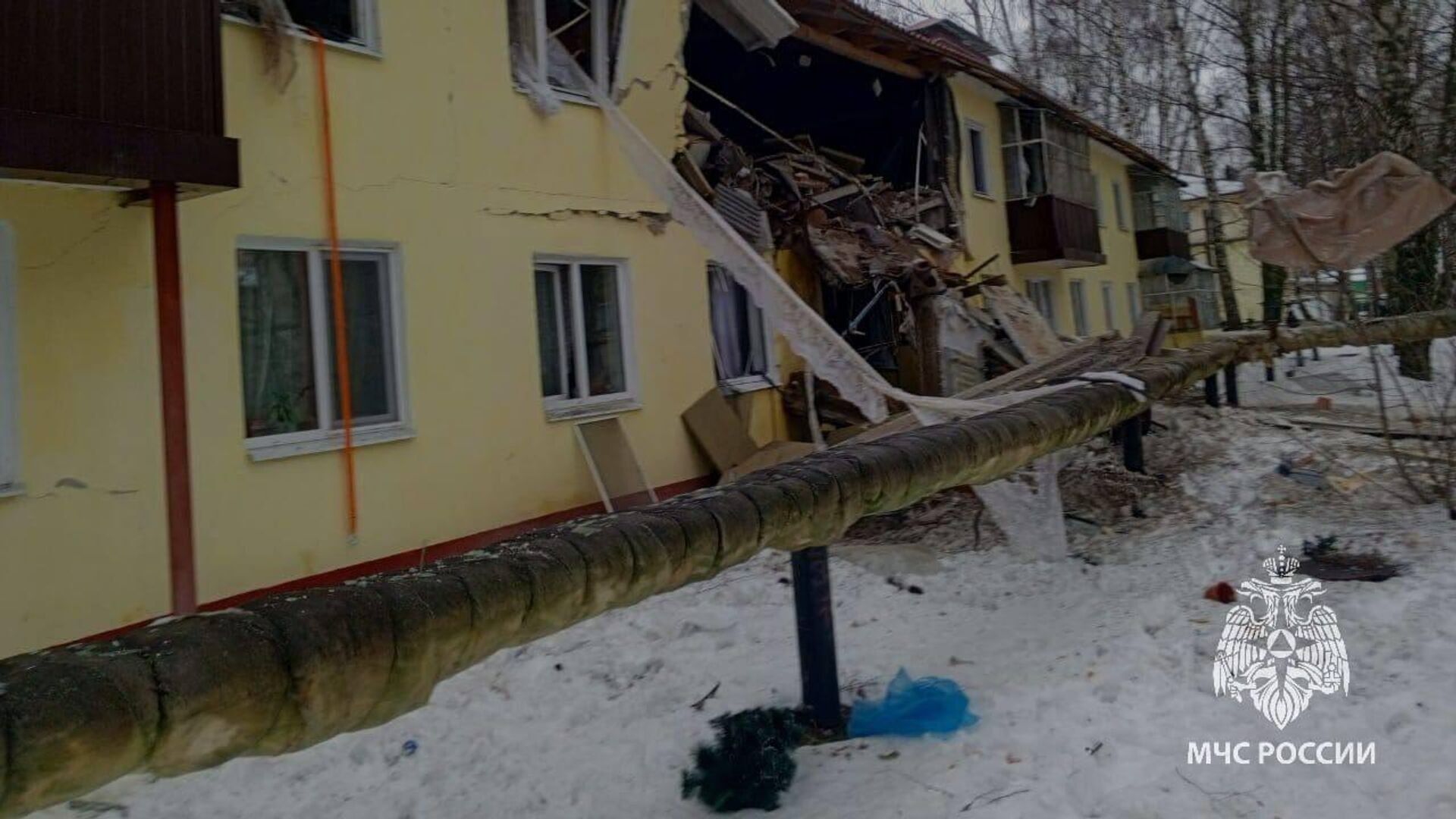 Место взрыва газа в двухэтажном доме в поселке под Казанью. 21 декабря 2023 года - РИА Новости, 1920, 21.12.2023