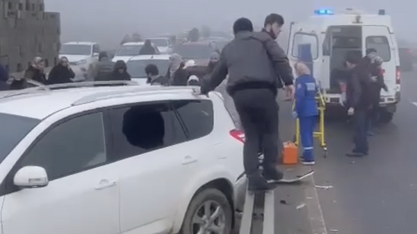 На месте ДТП с участием 16 автомобилей в Дагестане. Кадр видео очевидца