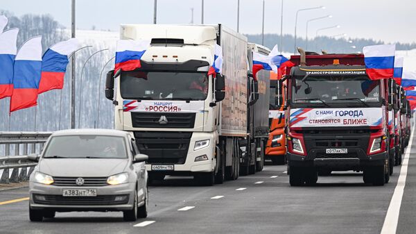 Грузовые автомобили на церемонии открытия автомобильной дороги М-12 Восток до Казани