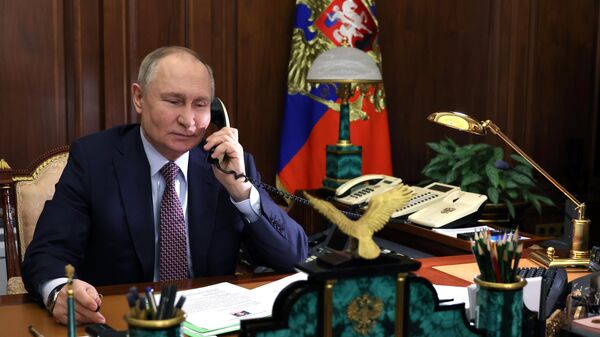 Путин созвонился со школьницей, желание которой пообещал исполнить