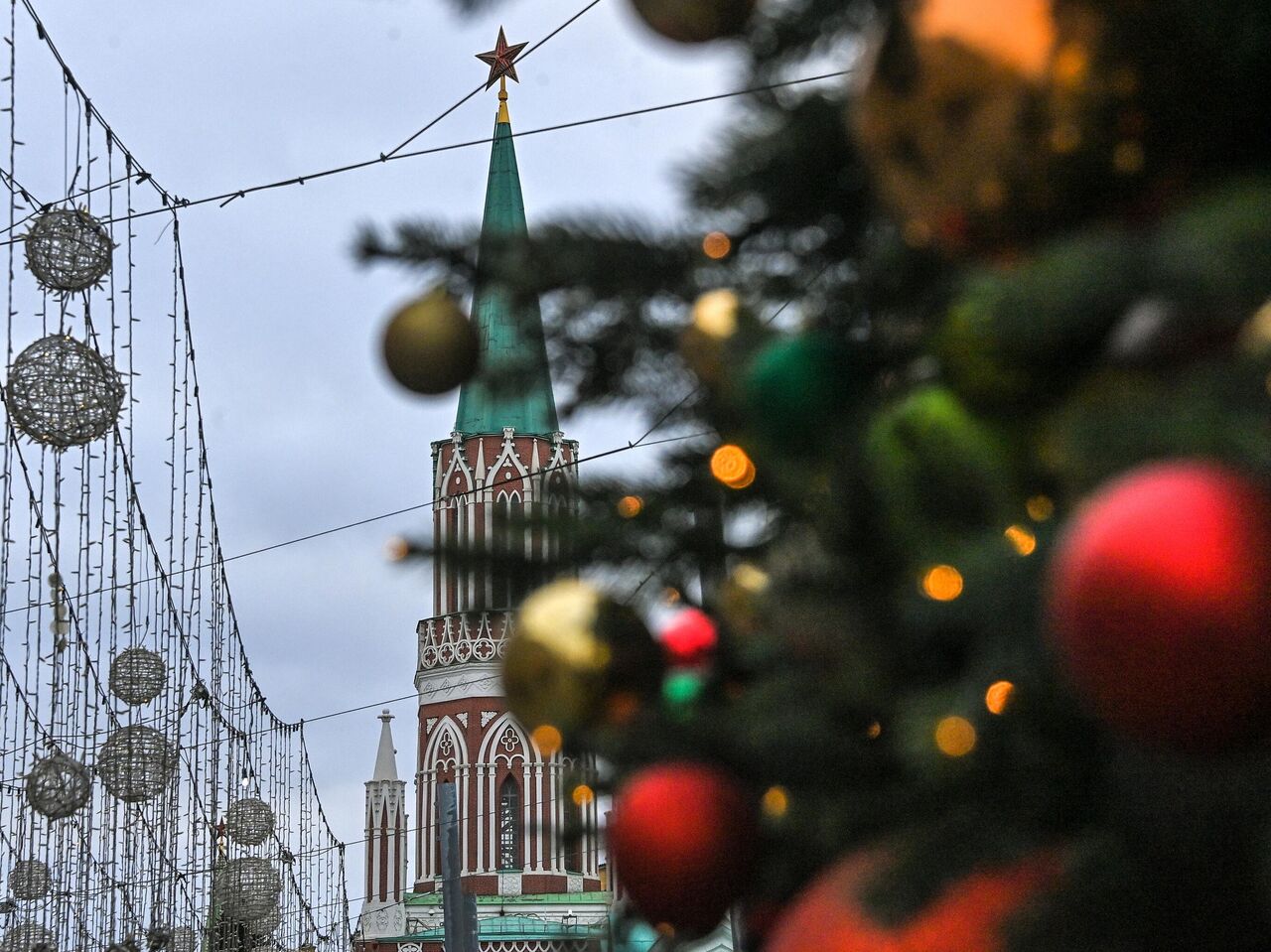 Новогодние перемены: эволюция праздничного оформления Москвы - Недвижимость  РИА Новости, 26.12.2023