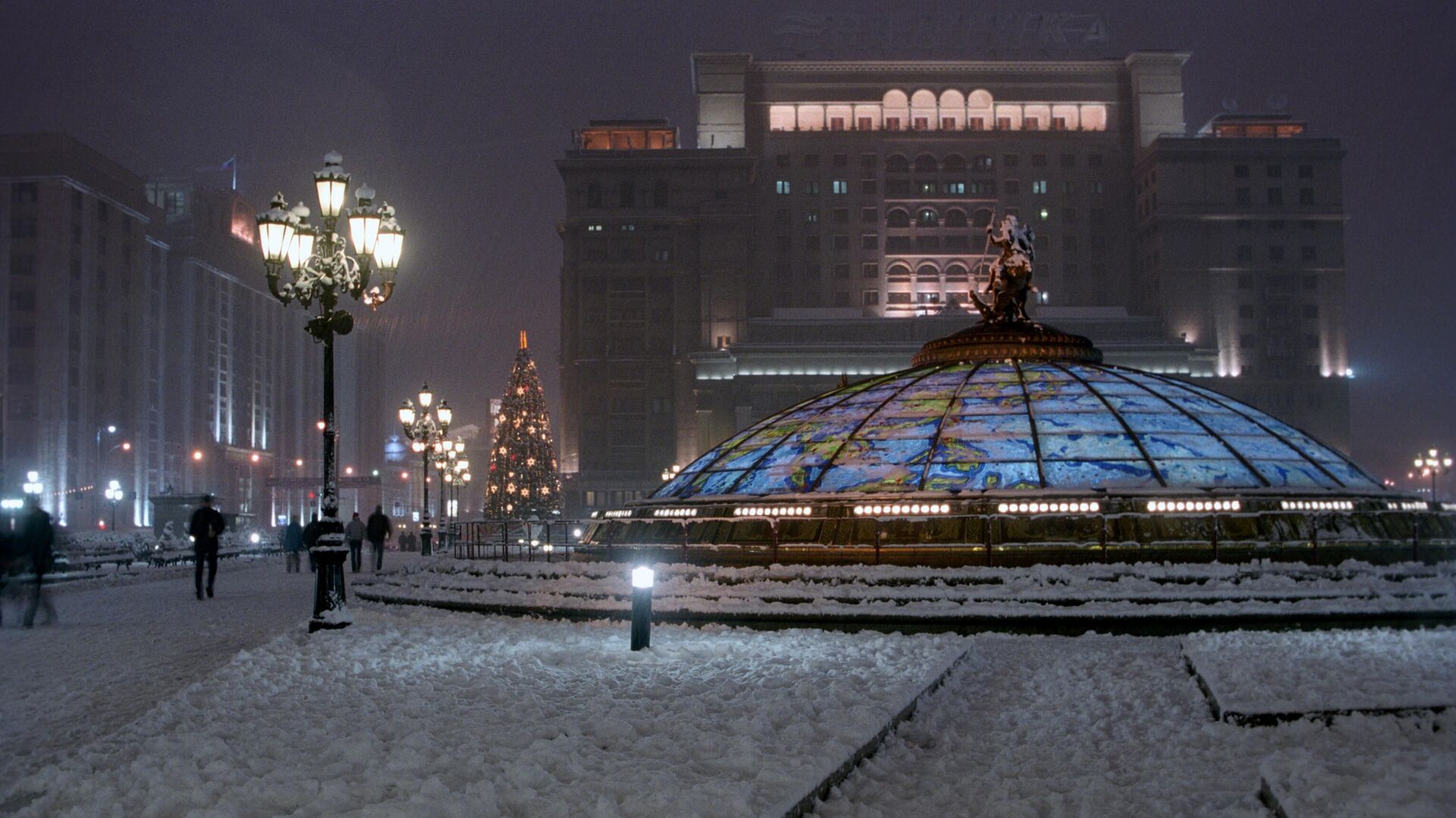 Новогодняя елка на Манежной площади - РИА Новости, 1920, 25.12.2023