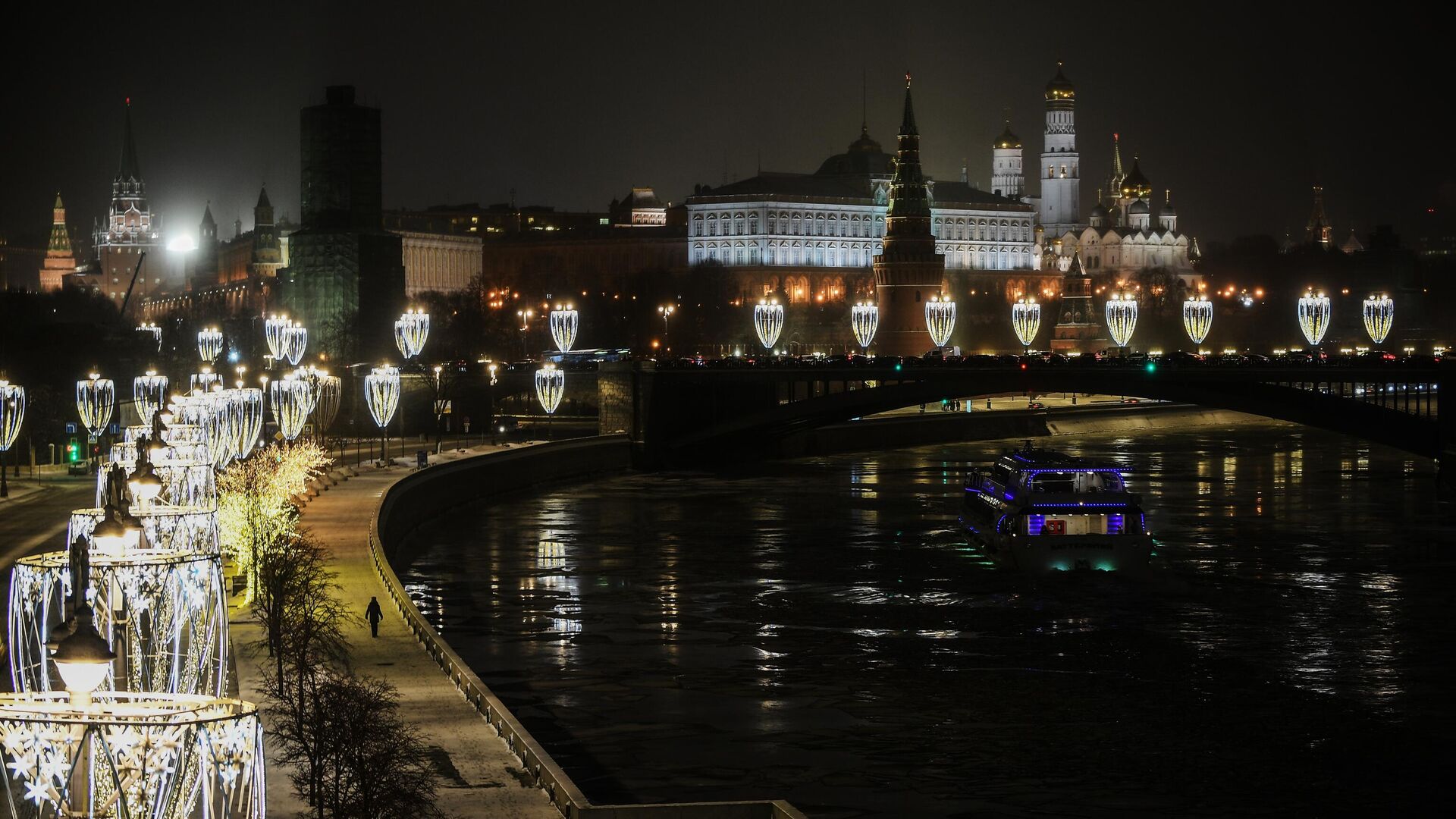 Новогодние перемены: эволюция праздничного оформления Москвы - Недвижимость  РИА Новости, 26.12.2023