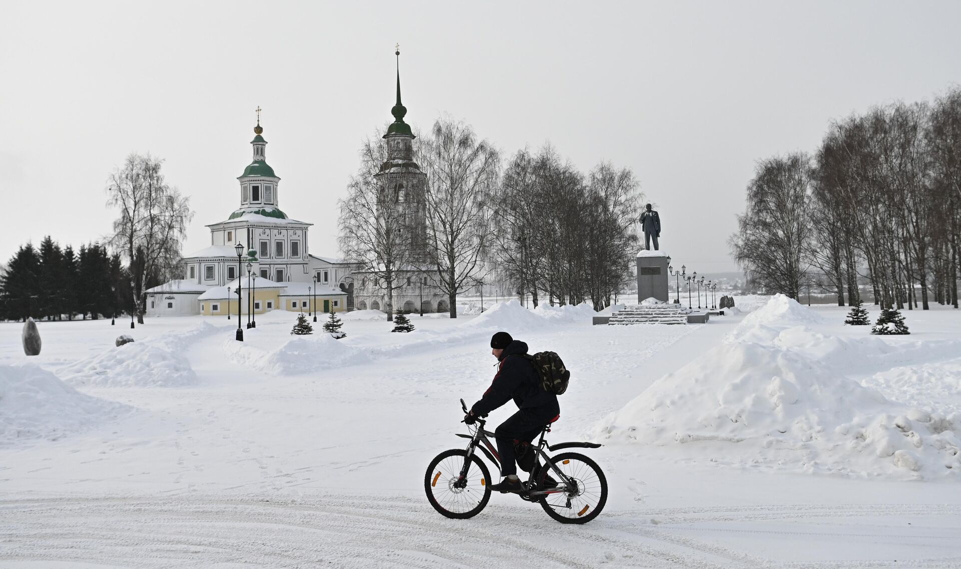 Мороз едет на велосипеде песня