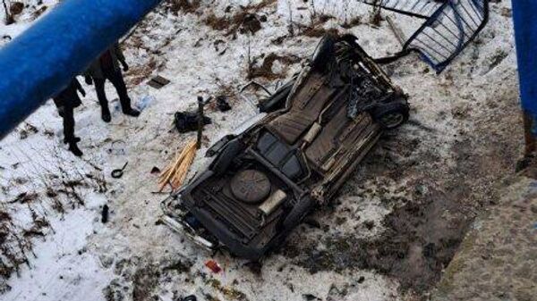 Машина Шевроле рухнула с моста на 65  километре автодороги Никольское-Ядрин-Калинино в Чувашии