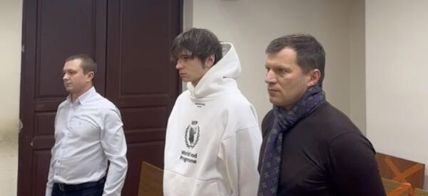 Рэпер VACÍO (Николай Васильев) в Лефортовском районном суде города Москвы. Кадр видео