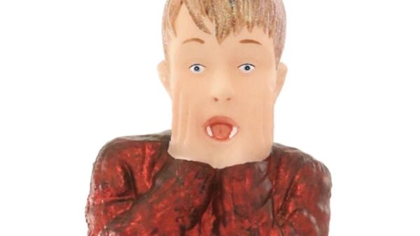 Елочная игрушка с изображением героя фильма Один дома Кевина Маккаллистера