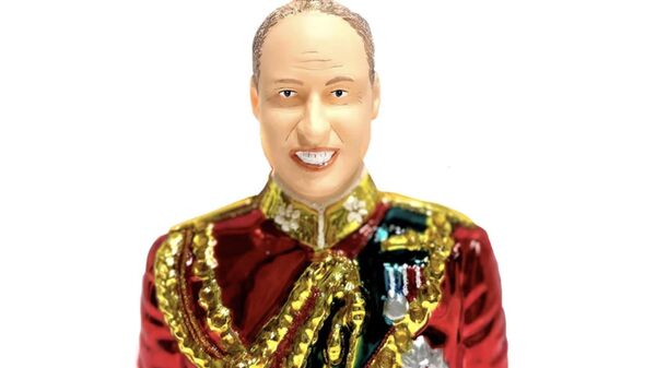 Елочная игрушка с изображением принца Уильяма