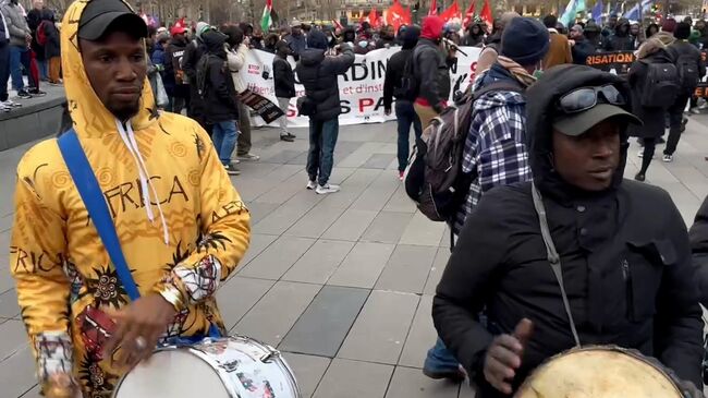 Мигранты на акции протеста в Париже