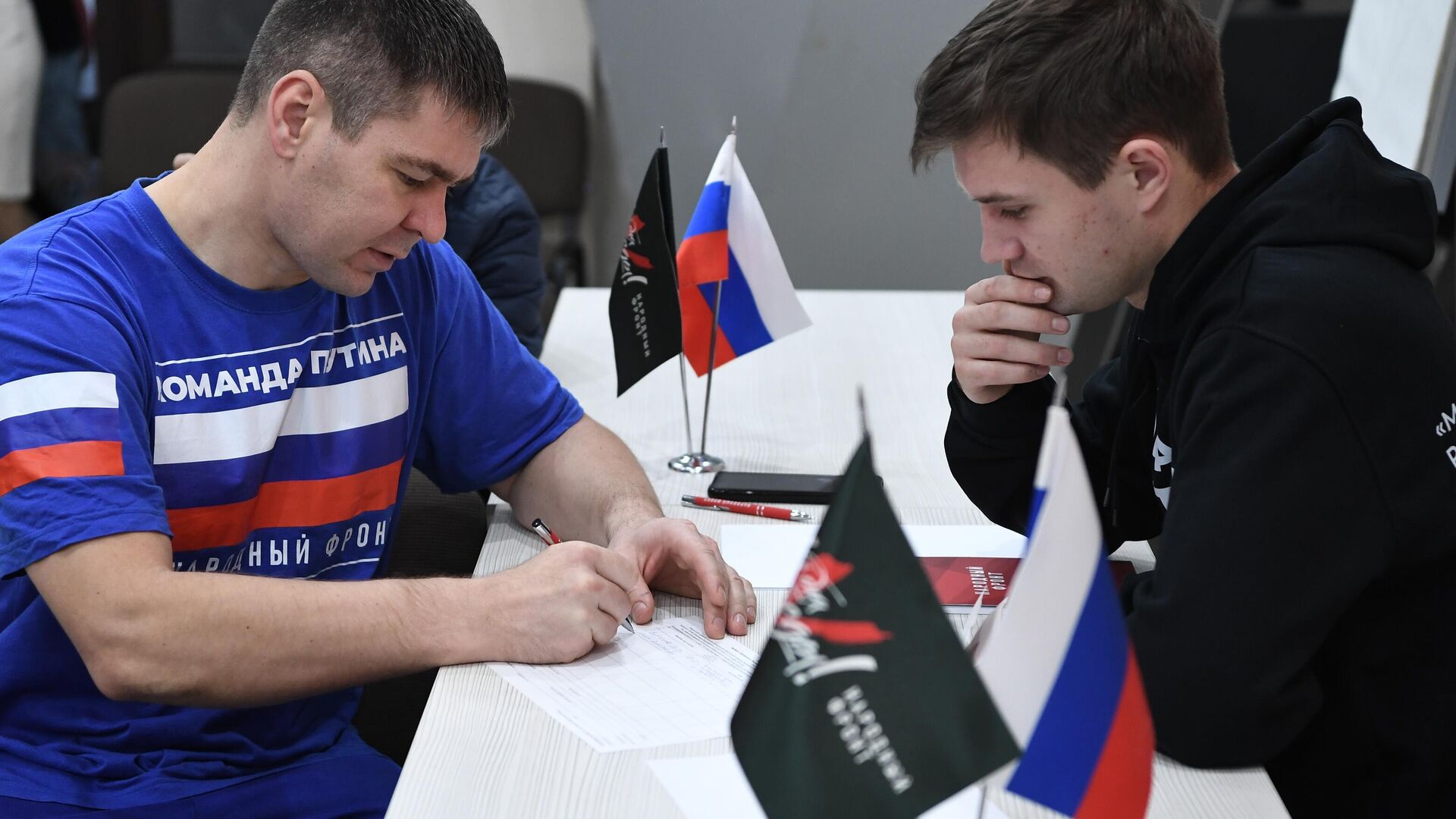 Народный фронт: сбор подписей за Путина в новых регионах идет в выездном формате