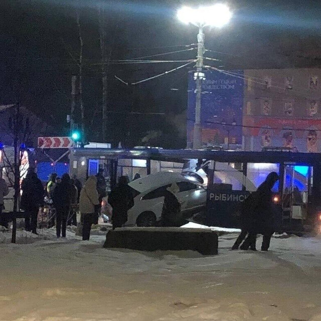 В Ярославской области автомобиль протаранил автобус, есть пострадавшие -  РИА Новости, 23.12.2023