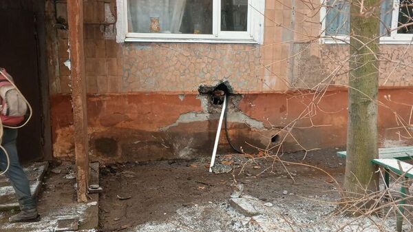 Место попадания снаряда в жилой дом по улице Ртутная в Горловке. 24 декабря 2023
