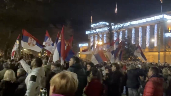 Сторонники оппозиции, несогласные с итогами выборов в Белграде