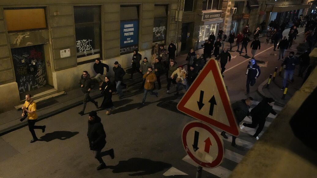 Полиция Сербии задержала 37 человек за беспорядки у парламента в Белграде