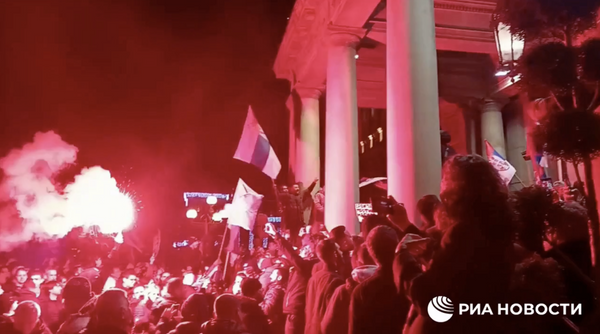 Протестующие около здания администрации Белграда