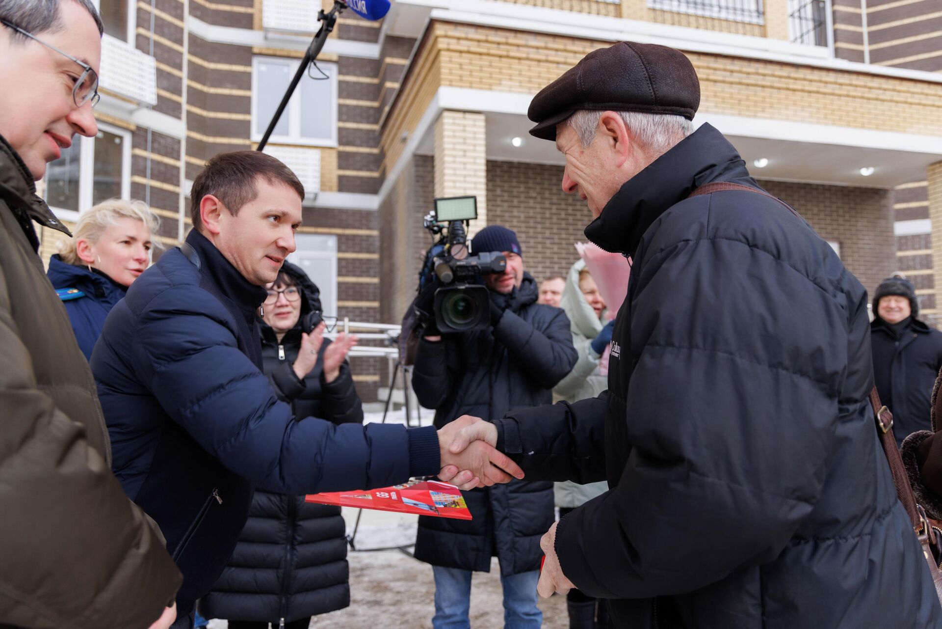 Вручение ключей дольщикам ЖК Опалиха Парк в Подмосковье - РИА Новости, 1920, 25.12.2023