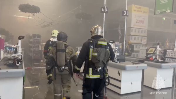 Пожар в Леруа Мерлен в Санкт-Петербурге