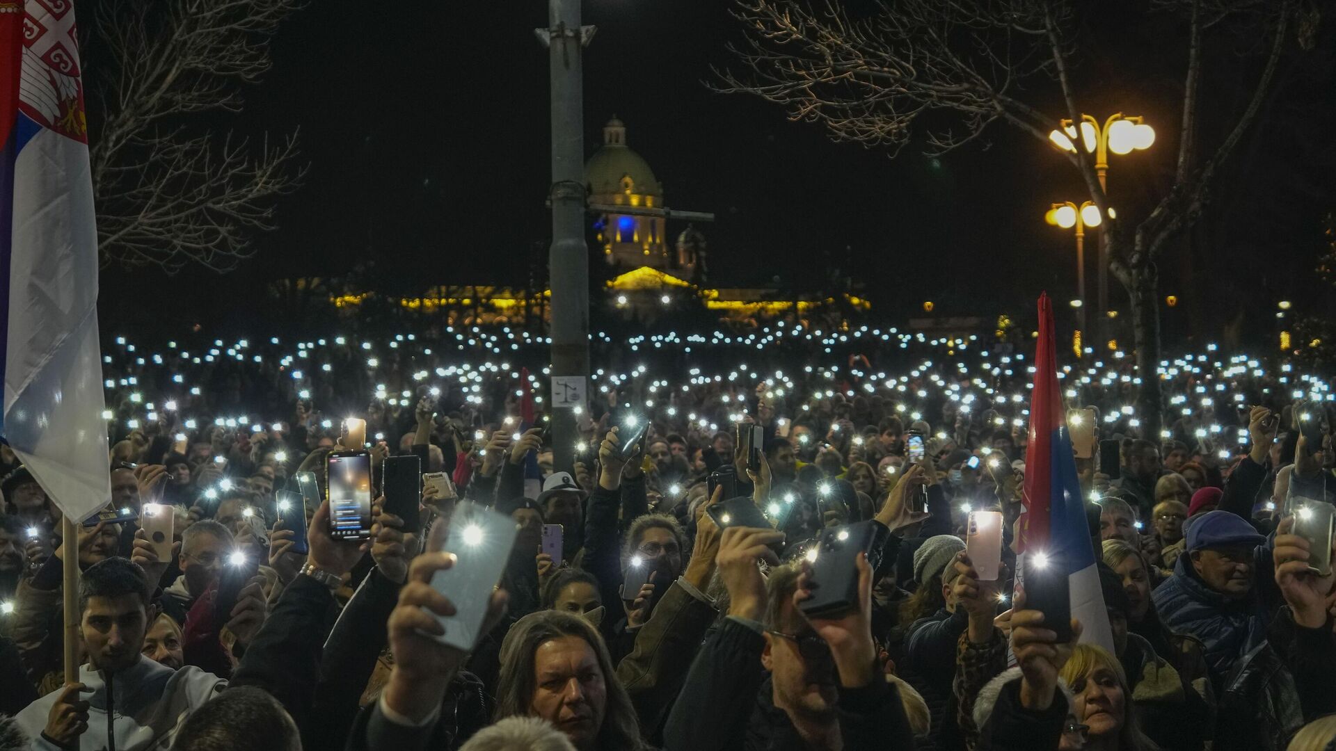 Протестующие у здания избирательной комиссии в Белграде - РИА Новости, 1920, 25.12.2023