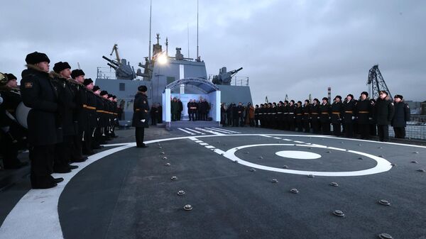 Президент РФ Владимир Путин на церемонии подъема военно-морского флага на фрегате Адмирал Головко