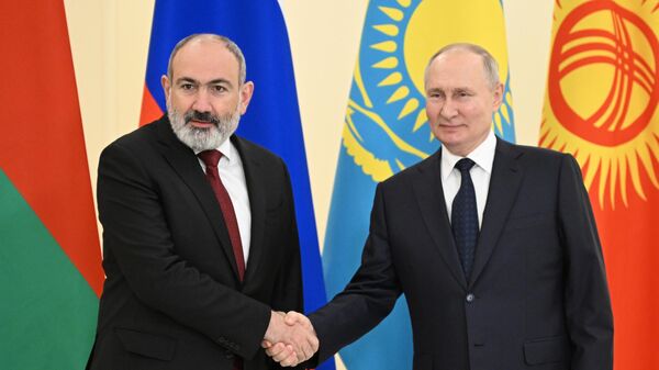 Путин пожелал Армении успехов в председательстве в ЕАЭС