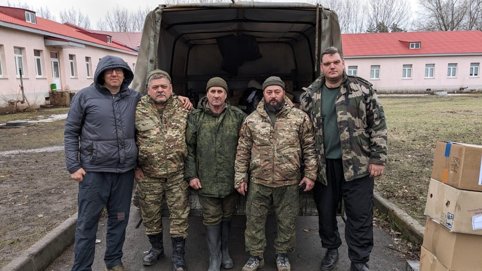 Депутат Новгородской областной Думы Сергей Тихомиров доставил в зону СВО автомобиль УАЗ - РИА Новости, 1920, 26.12.2023