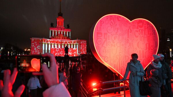 Праздничная подсветка в честь открытия выставки-форума Россия 