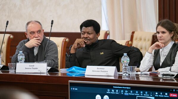 Участники экспертного диалога Неоколониализм сегодня, прошедшего в Российском университете дружбы народов имени Патриса Лумумбы
