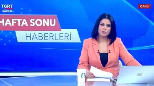 Турецкая ведущая новостей Мельтем Гюна. Стоп-кадр видео