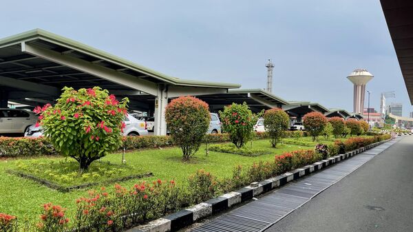 Парковка  в аэропорту Кочи, Керала, Индия