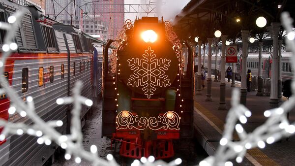 Прибытие новогоднего поезда Деда Мороза на Белорусский вокзал. 27 декабря 2023