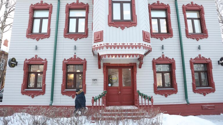 Кафе в отреставрированном деревянном доме на проспекте Чумбарова-Лучинского - главной пешеходной улице Архангельска