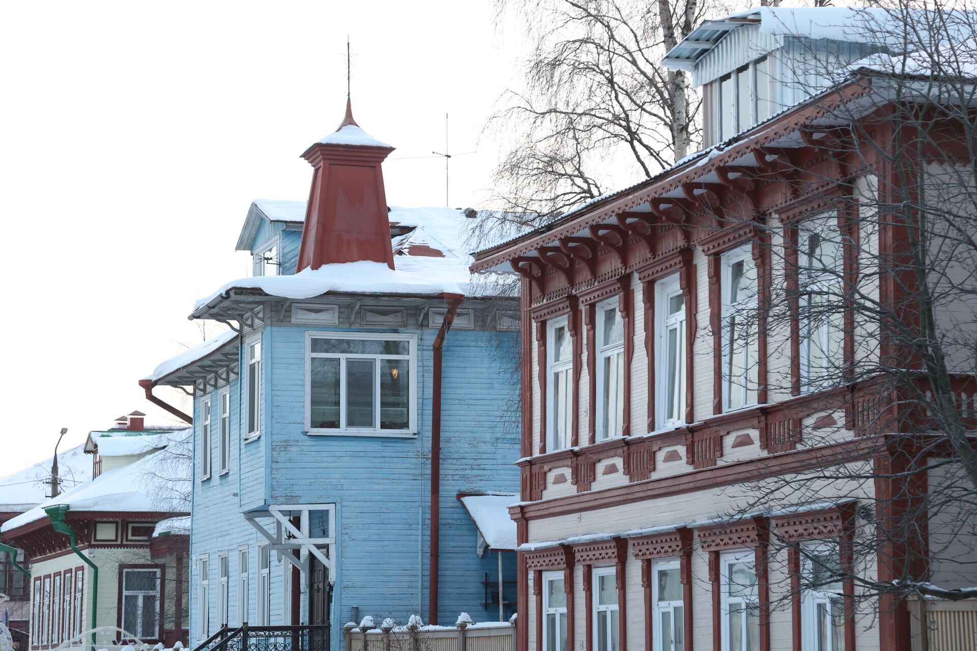 Деревянные дома на проспекте Чумбарова-Лучинского - главной пешеходной улице Архангельска - РИА Новости, 1920, 27.12.2023