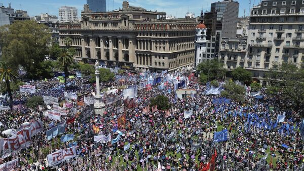 Акция протеста против политики новых властей в Буэнос-Айресе, Аргентина