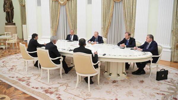 Президент РФ Владимир Путин и министр иностранных дел Индии Субраманьям Джайшанкар во время встречи в Москве