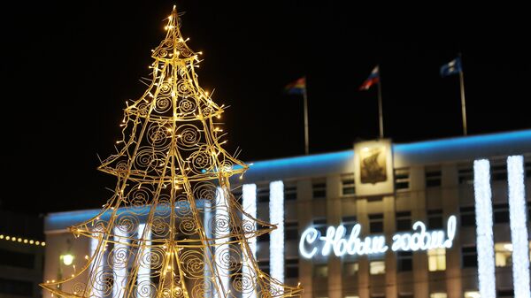 Новогодняя инсталляция у здания городской администрации Калининграда