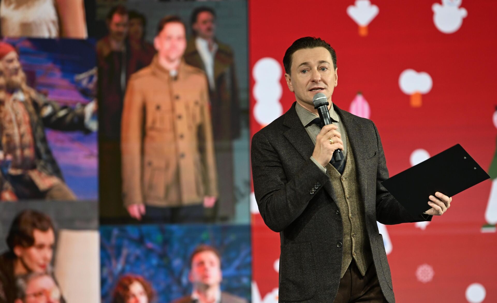 Художественный руководитель Московского Губернского театра Сергей Безруков на Международной выставке-форуме Россия  Художественный руководитель Московского Губернского театра Сергей Безруков на Международной выставке-форуме Россия  - РИА Новости, 1920, 13.09.2025