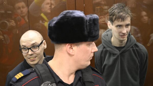 Артем Камардин и Егор Штовба во время оглашения приговора в суде. 28 декабря 2023 года