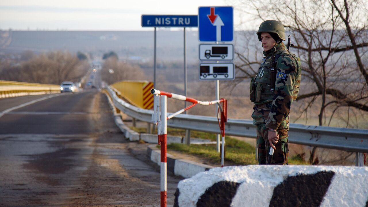 Молдавия стягивает военную технику на полигон у границы с Приднестровьем -  РИА Новости, 06.06.2024