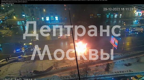 Место возгорания грузового автомобиля на Ленинградском шоссе в Москве